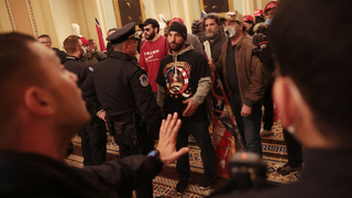 The Capitol Police Officer Who Took a Selfie with a Trump Supporter Has Been Suspended